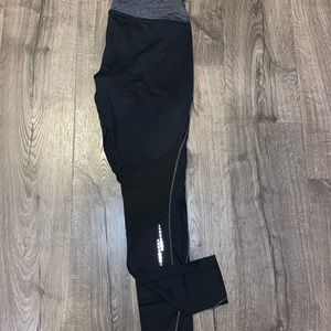 Black and grey workout leggings